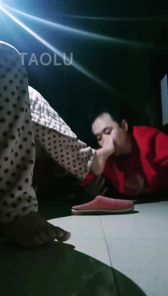 恋上雪 贱狗舔脚