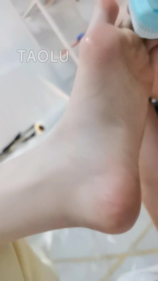 木秋夜深了 凌晨赶着来犯贱