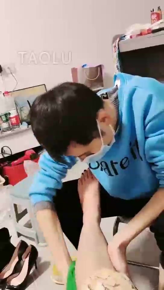 佛山佛果 裸足深喉 舔脚 喝洗脚水 高跟鞋喂花生 踢爆