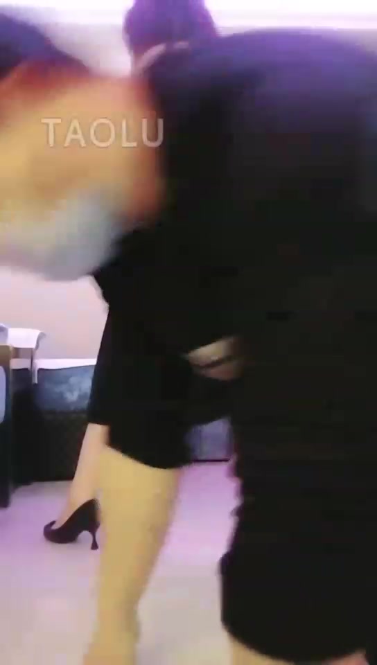 德意户外男神 被ktv小姐姐暴力耳光 重度踢裆 踩脸