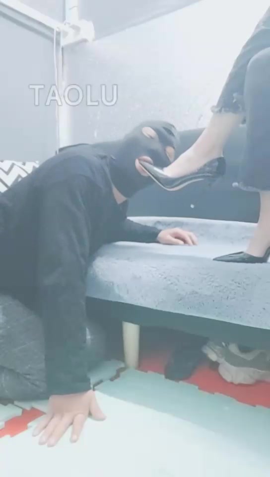 灵竹 舔高跟鞋 深喉