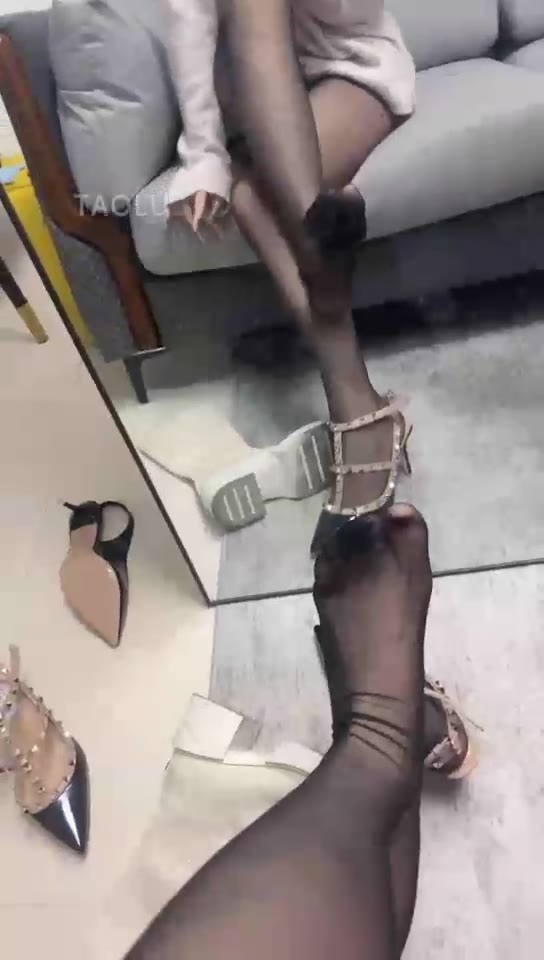 璐璐是你mama 第一视角 红绿灯 压榨无脑ATM贱狗