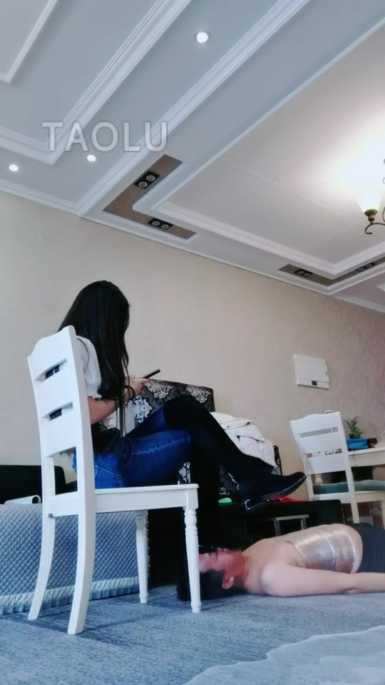 猫神大人 吃不完黄金被惩罚 暴力踩踏