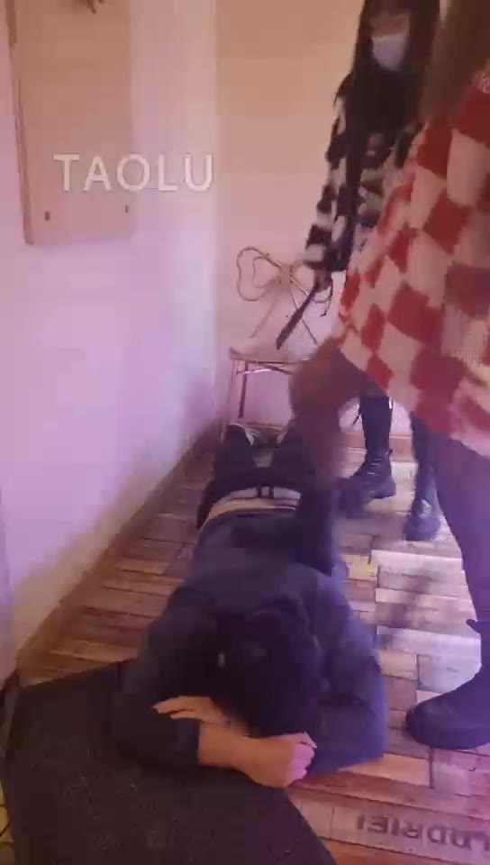 第一帅男神 布丁和静香暴打男神