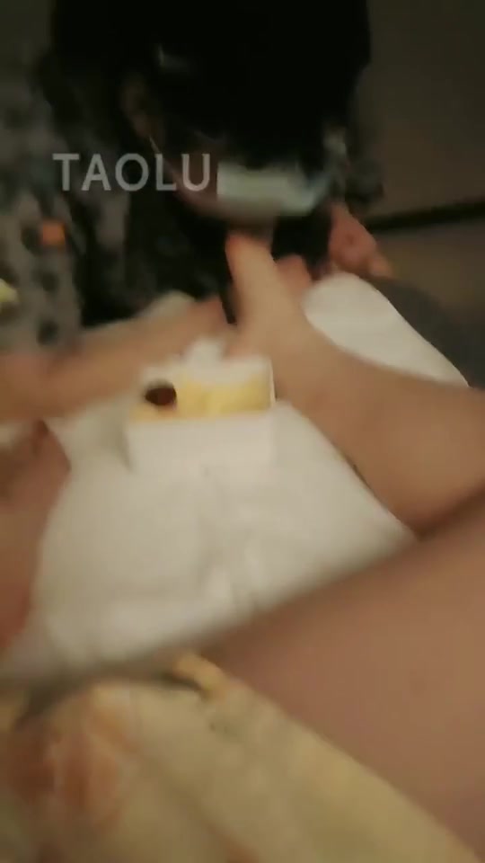 三三 带表弟汤泉调教