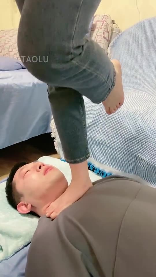 五月 全体重踩脖子 深喉插吐