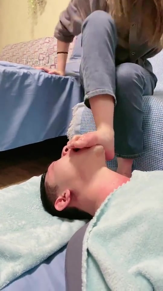 五月 全体重踩脖子 深喉插吐