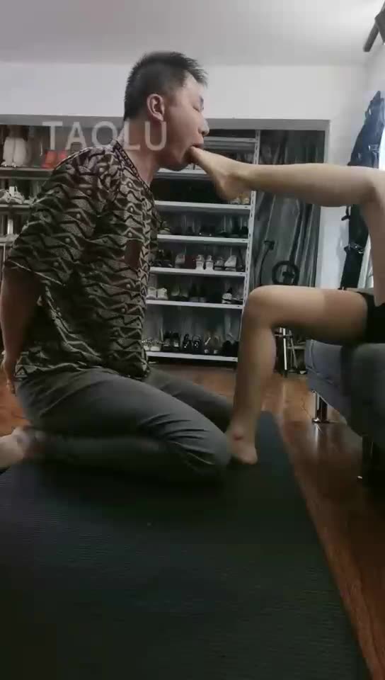 傲柔 高跟黑丝 爆揍聋哑狗子