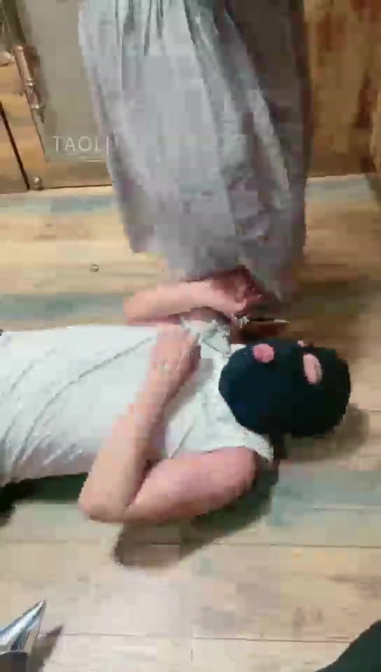 逗逗 KTV暴力美学暴打偷舔我鞋的傻逼 一