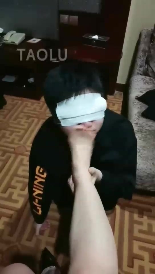 羽珊 圣水 脏鞋底 耳光羞辱