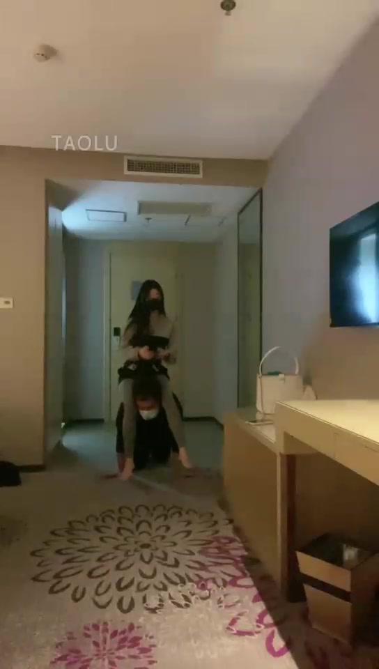 罗宾 拖鞋猛抽耳光 美脚踩踏深喉
