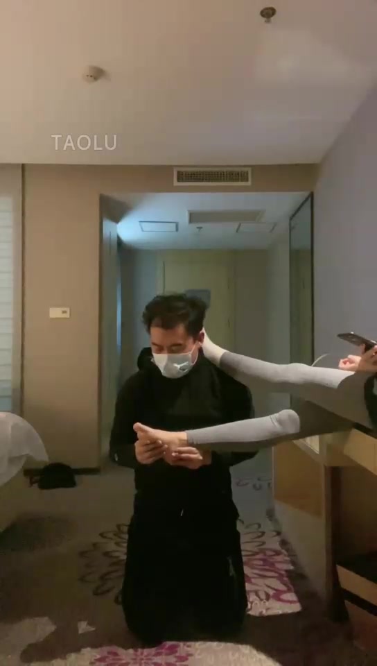 罗宾 骑狗 耳光 钻胯 舔脚