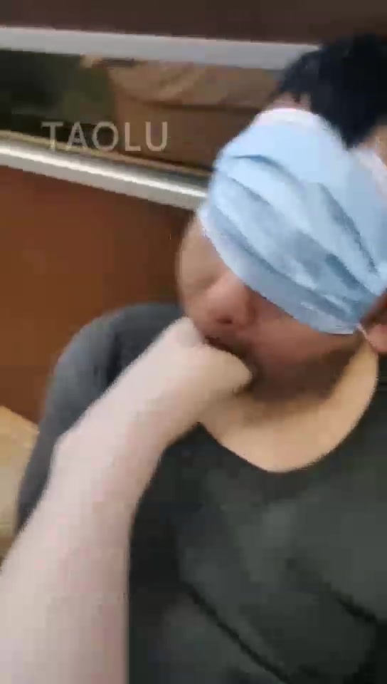 南倾 肉丝 给贱狗准备晚餐