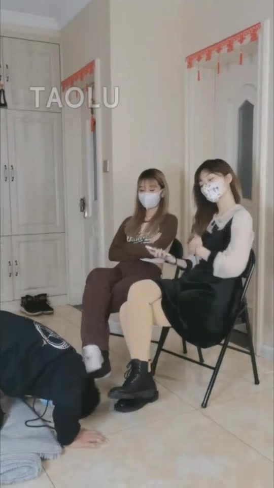 小怡 首次调教踢碎了 你别做男人了