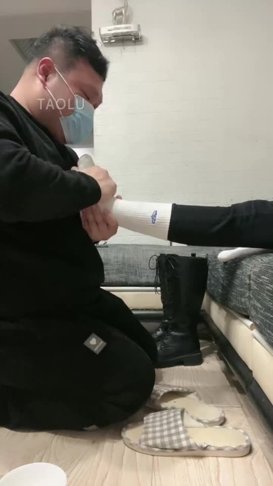 昕昕 调教家奴 侍奉主人不满意就暴打