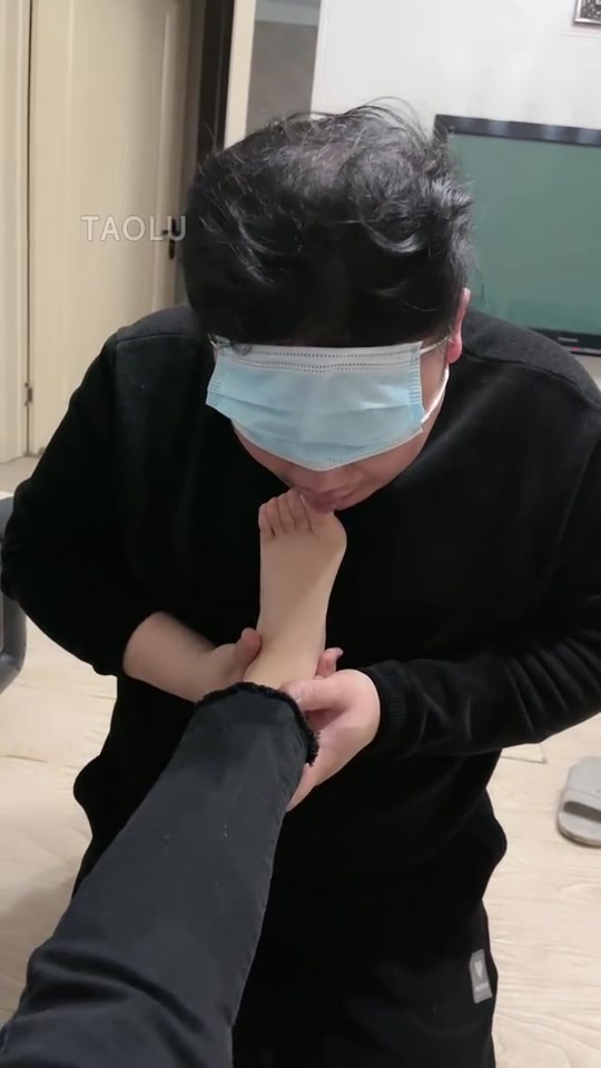 昕昕 调教家奴 侍奉主人不满意就暴打