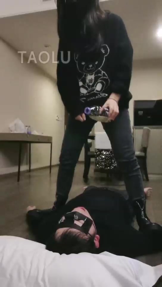 杳杳 贱狗在主人脚下