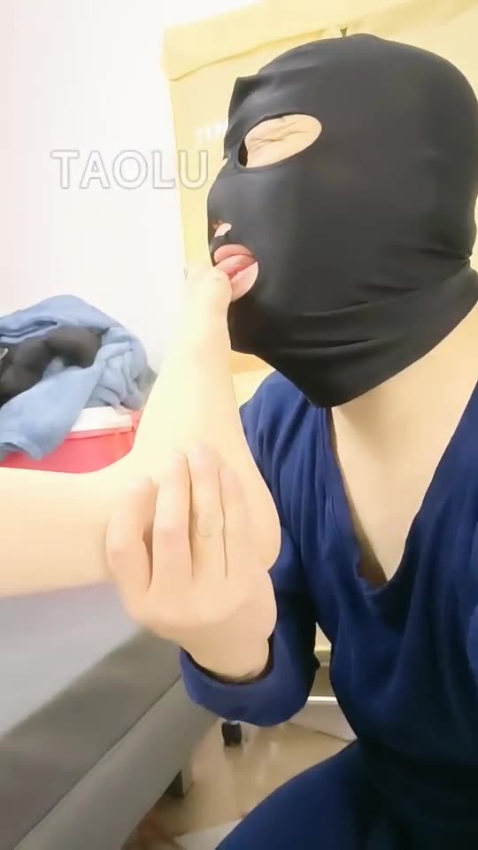 三三 吃烟灰的家奴