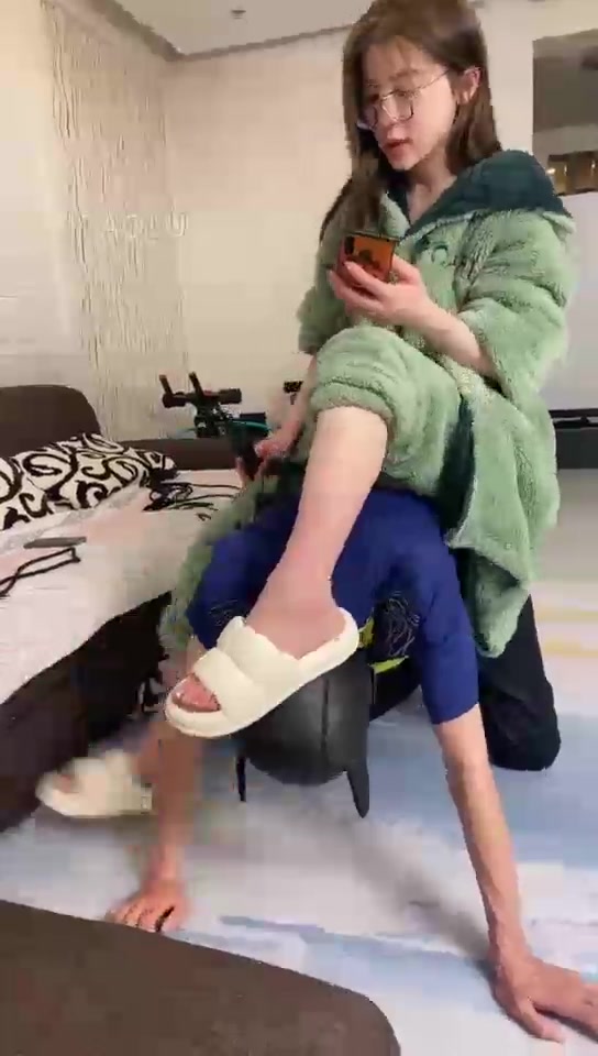 领主老大 深夜睡醒骑大马 要一直骑累死它