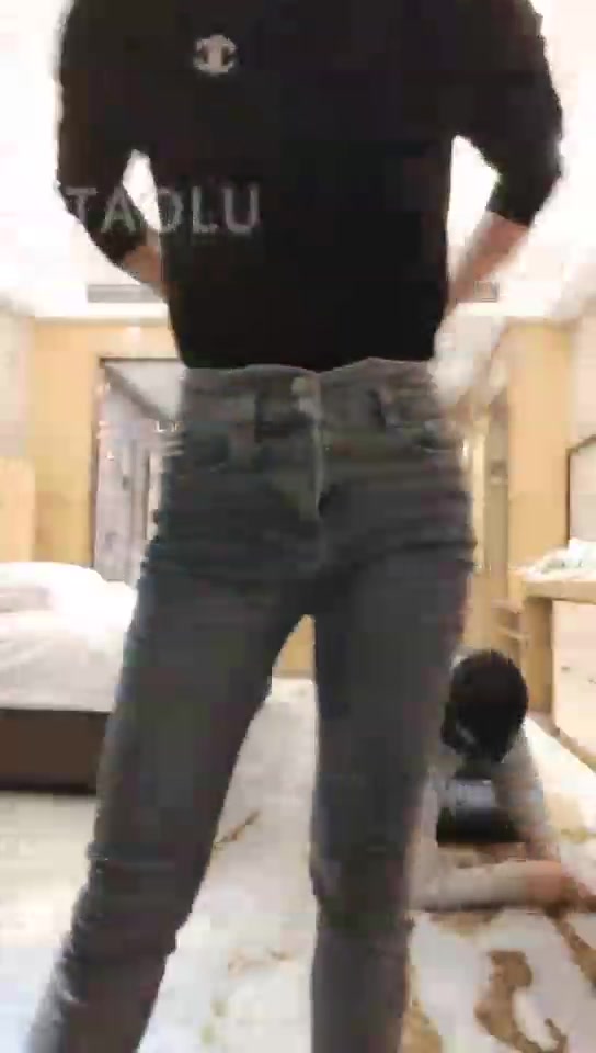 芒果和多多 调教耳光、插狗嘴、揪耳朵、踩踏 一