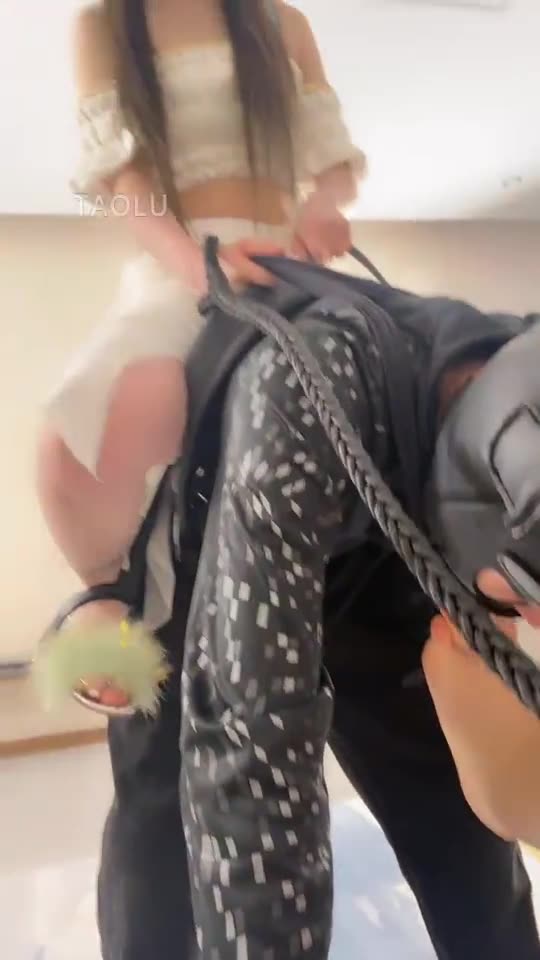 领主老大 带女奴正规专业骑马 强制圣水