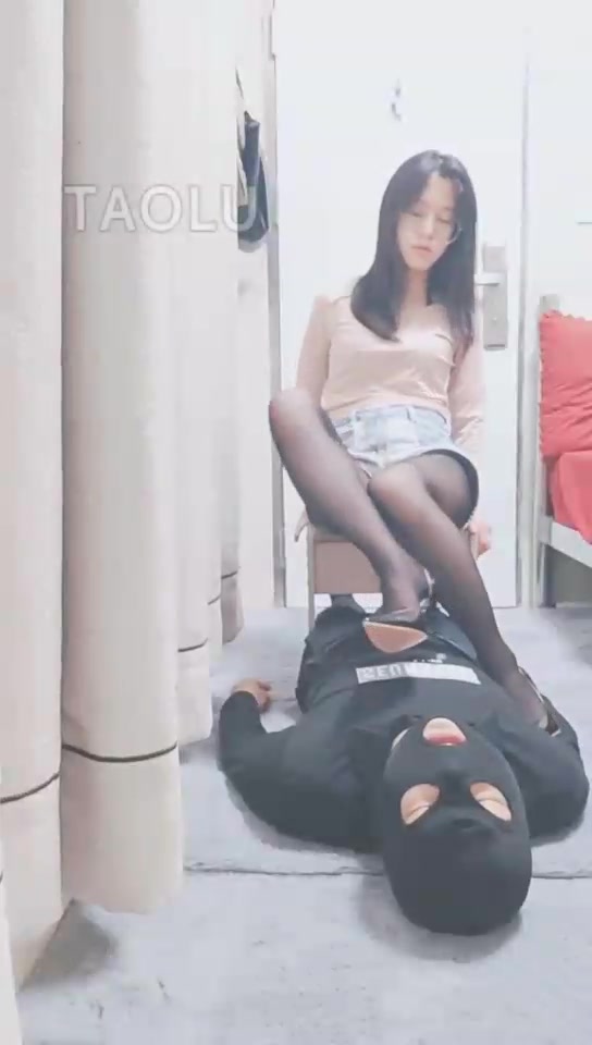 灵竹 主人露脸 脚羞辱贱狗