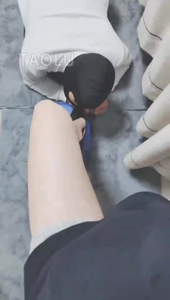 yoyo公主 极度虐待恋足狗