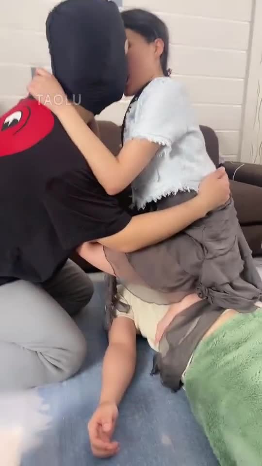 领主老大 强制公狗和母狗接吻 圣水 奴下奴呕吐全食