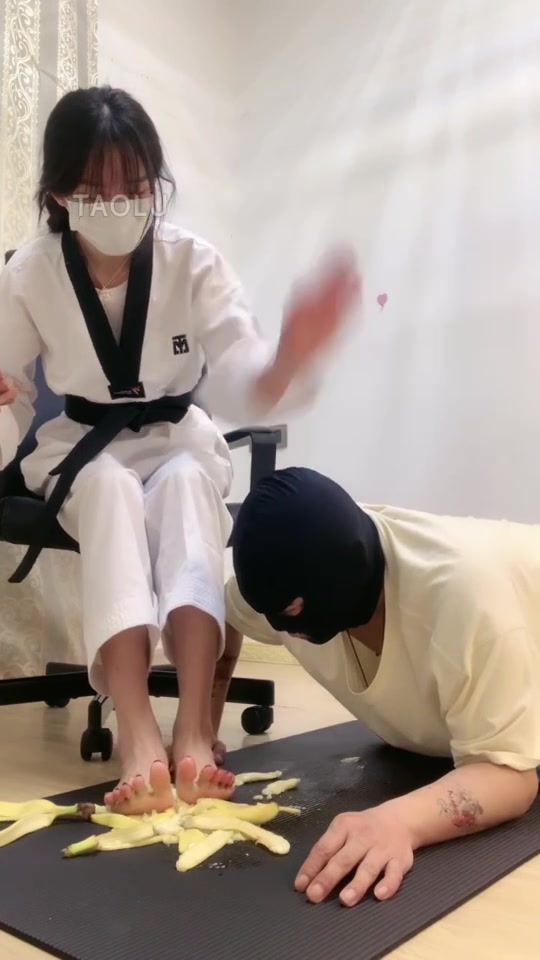 暴力美学 裸足脚耳光