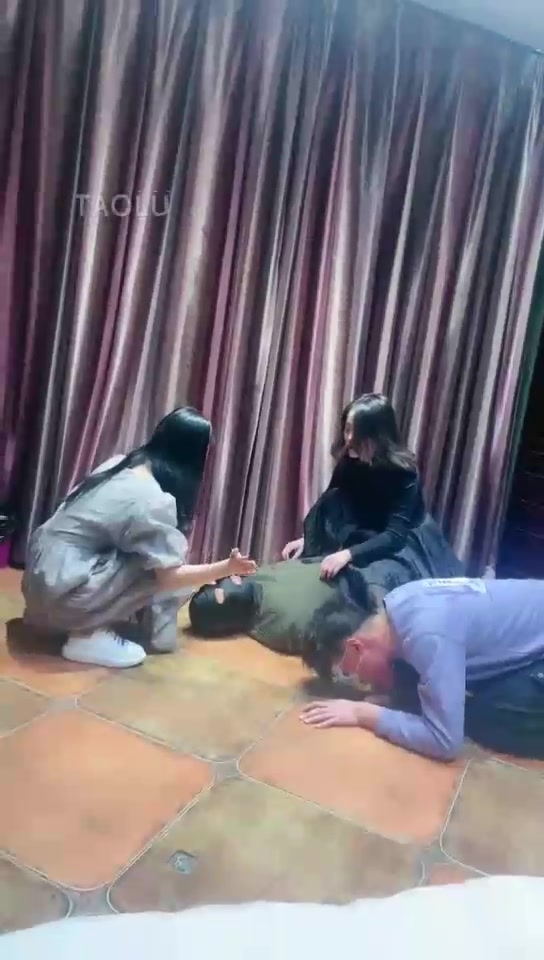 逗逗 带素人妹妹黄金 双奴全食