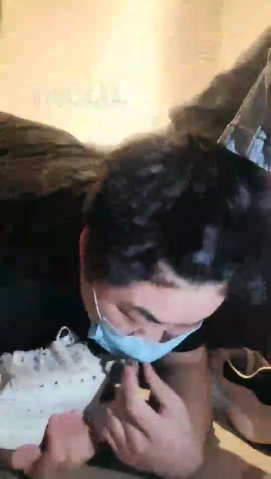 Audrey雪儿 和狗子隔离第三天 玩狗子 喝圣水 刷鞋水