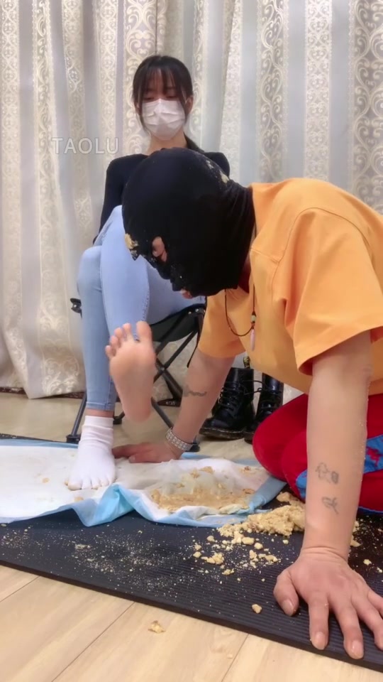 暴力美学 马丁靴踩脸 踩舌头