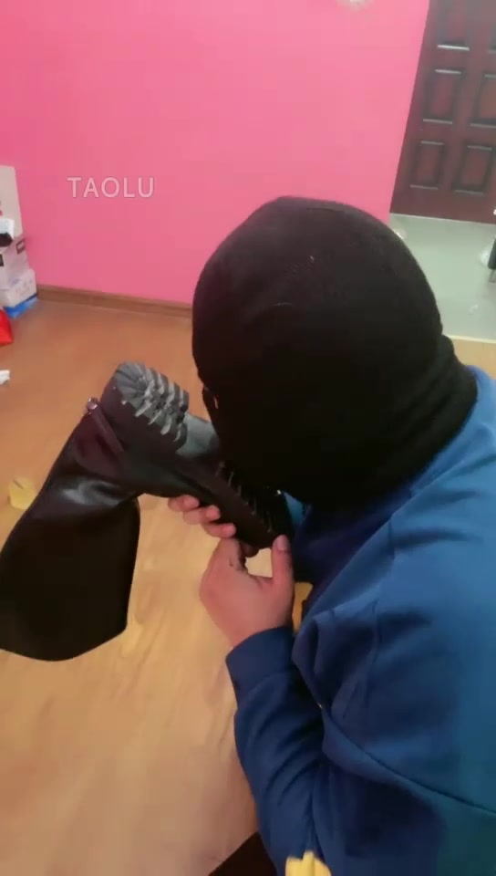 逗逗 狗的舌头就是我打鞋油的工具