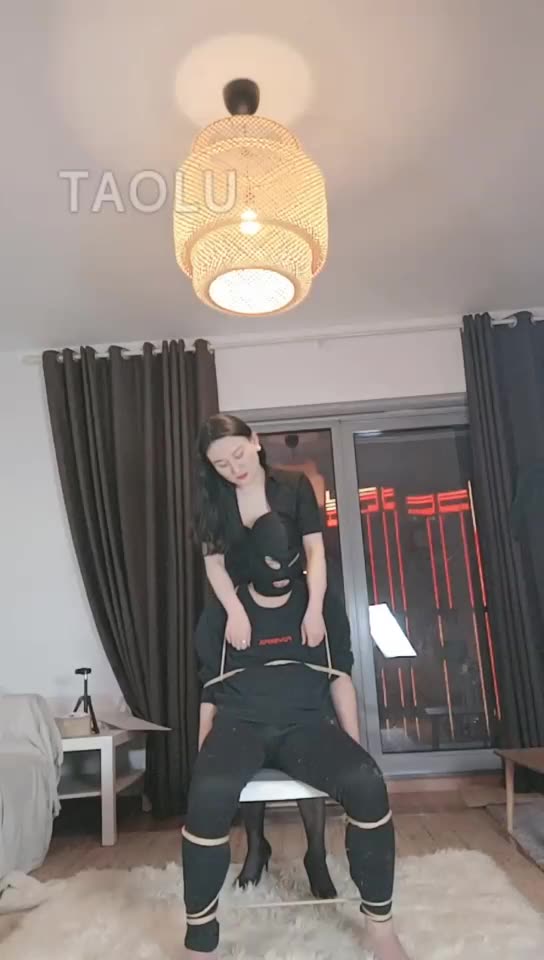 飞扬女王 女上司暴揍男下属