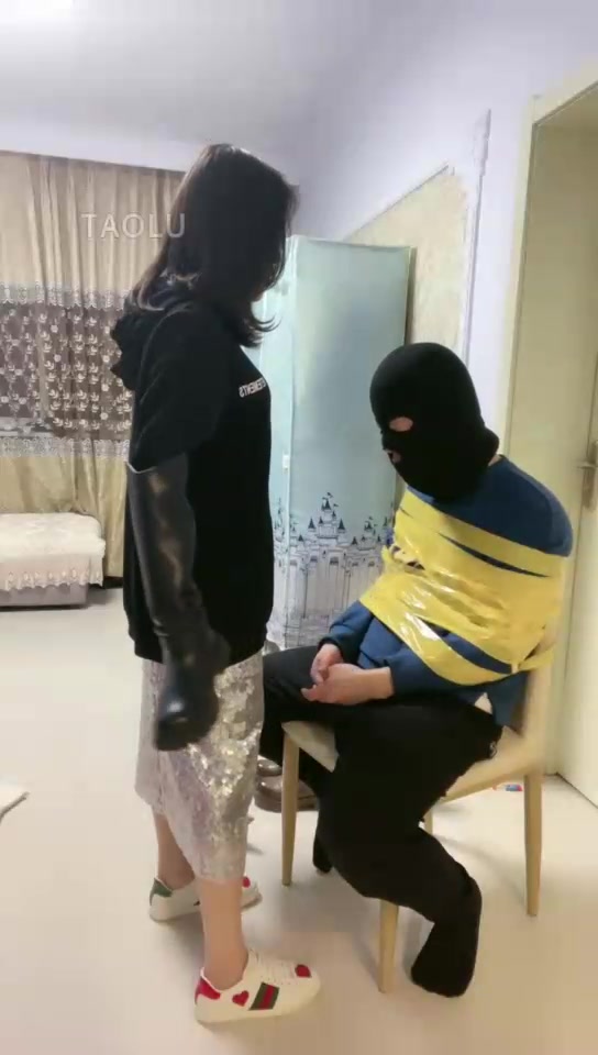 逗逗 完全束缚 挑战500狂暴耳光 500马丁靴鞋底耳光 全网最重