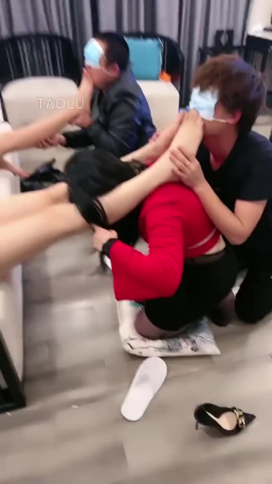 丹祖宗 带闺蜜玩弄公母狗