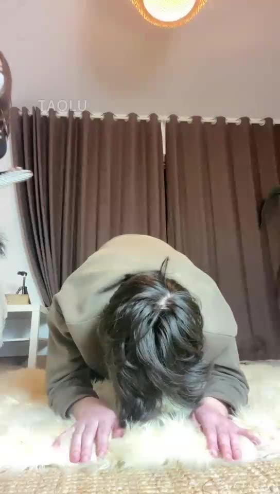 巴莉女王 坐脸皮鞭丝脚捂嘴