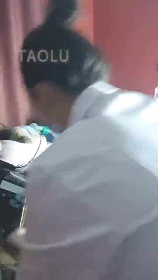 北京冷大人 治疗男病人 检查马眼 榨精