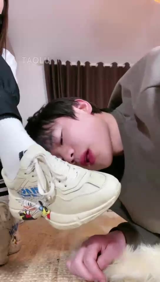 风吟女神 吃烟灰舔脏鞋底