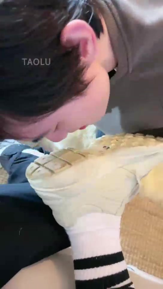 风吟女神 吃烟灰舔脏鞋底