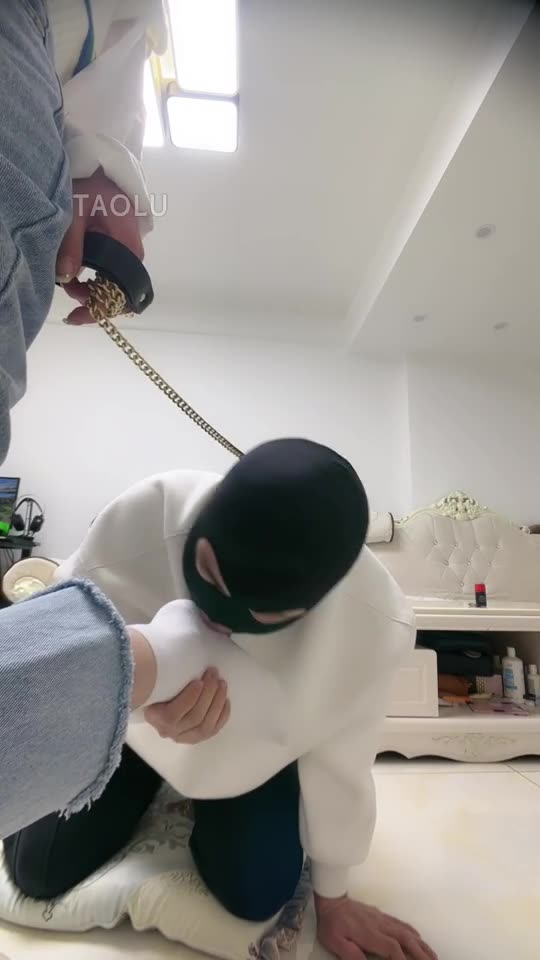 简一 AJ踩脸