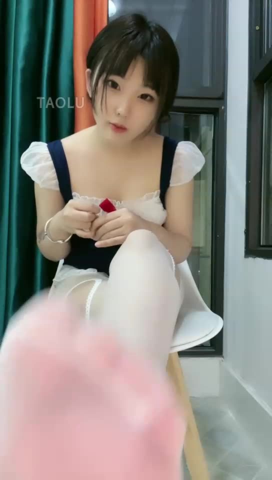 清清sama 第一视角 红绿灯 白丝榨精5次
