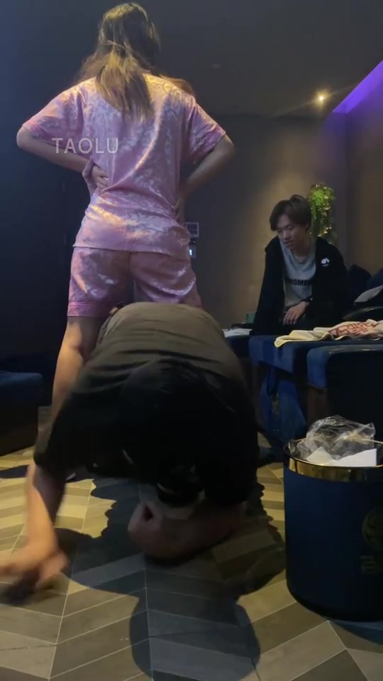 关关 足疗店 素人朋友面前调教