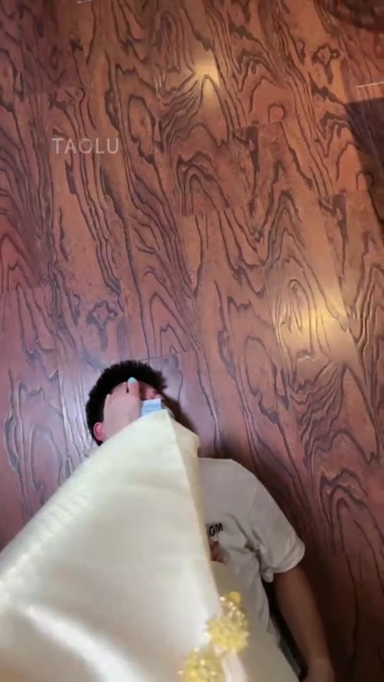 沐清忧 夜市卖芒果的骗我 我就揍他