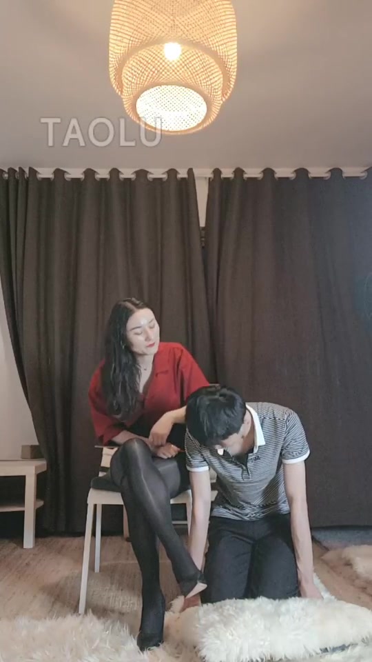 飞扬女王 妈妈戒尺训导狗儿子