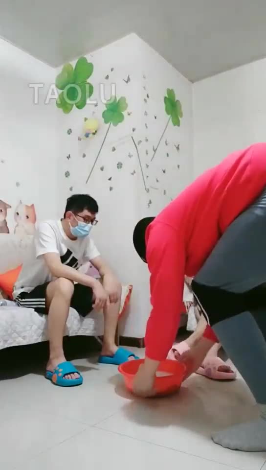 情侣月儿 圈养奴的生活化调教