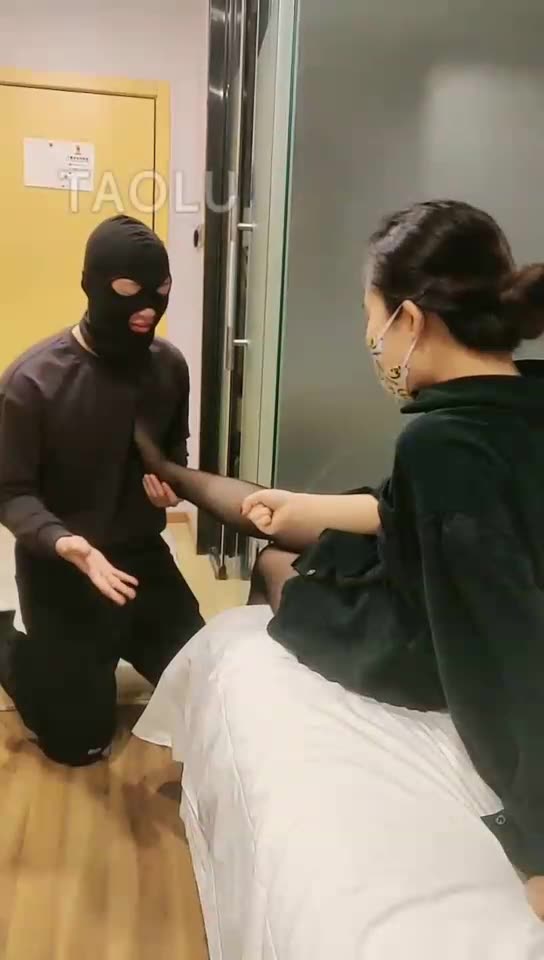 北京嘉文 调教小白狗 第一次舔靴 舔脚