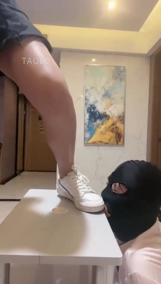 诗诗 多双鞋踩舌头 口水喂食 鞋尖插嘴