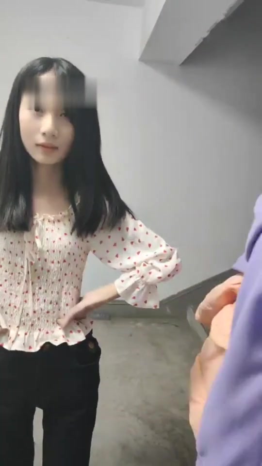 最抗揍的是我吗 被精神小妹群殴