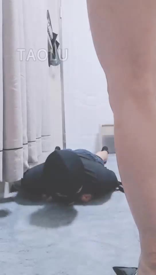 灵竹 打屁股 残忍踩头